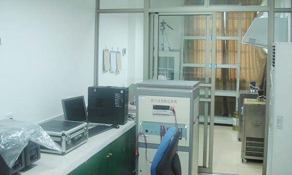 長度儀器校準(zhǔn)圖片